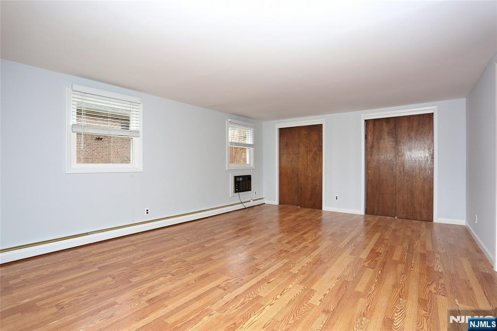 324 Edstan Way Paramus, NJ 07652 - Photo 18 of 35