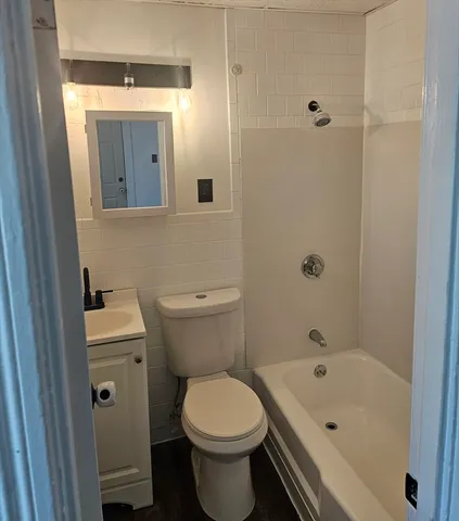 $1,600 | 1116 North Main Street, Unit 2, Fall River, MA 02720