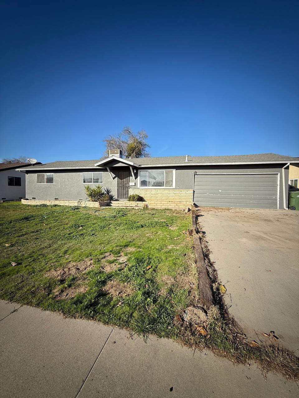 170 West Spring Lane Lemoore, CA 93245 - Photo 2 of 25 a view of an ocean