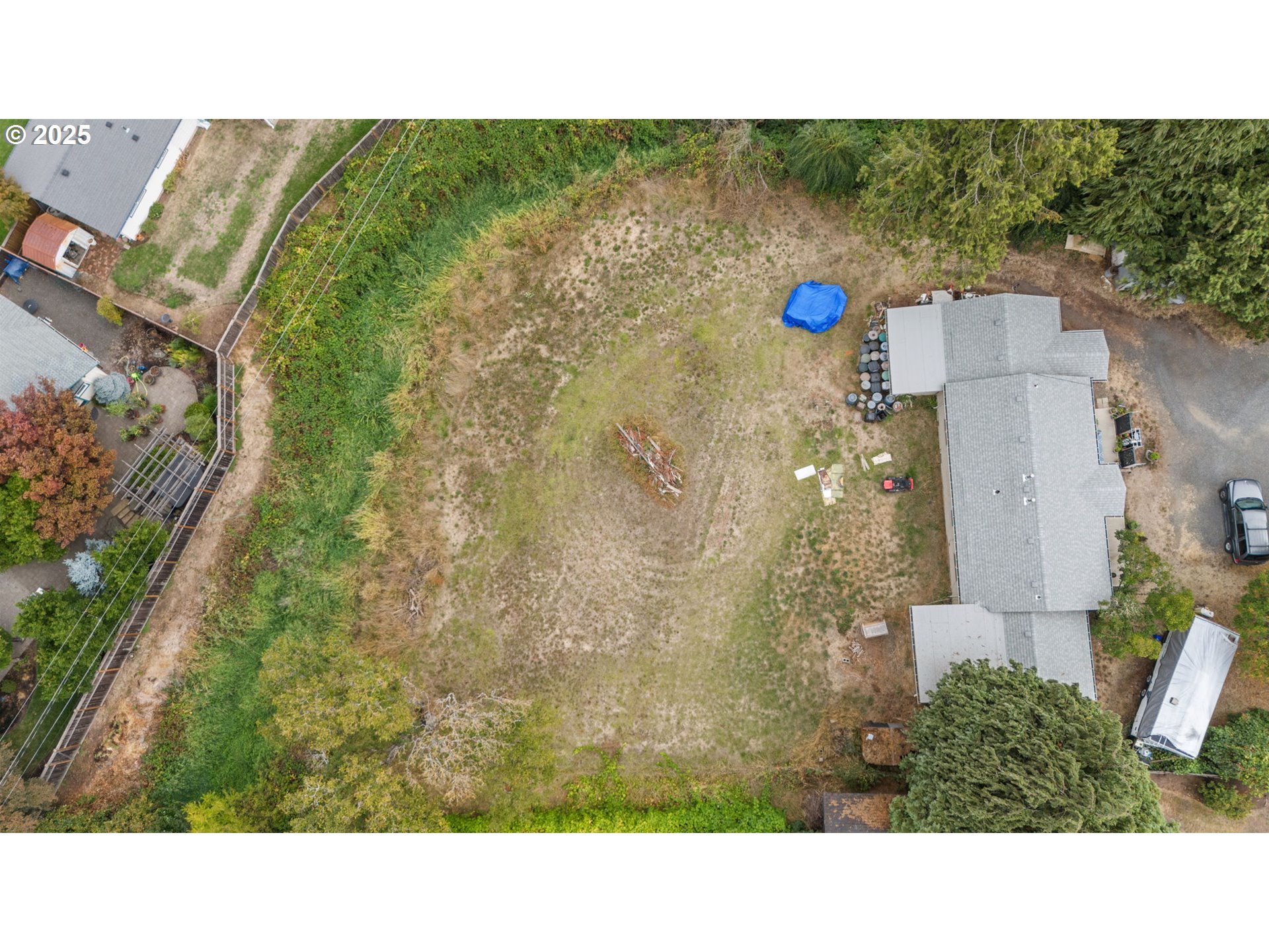 233 Spring Creek Drive Eugene, OR 97404 - Photo 13 of 20 a open area with cabinets