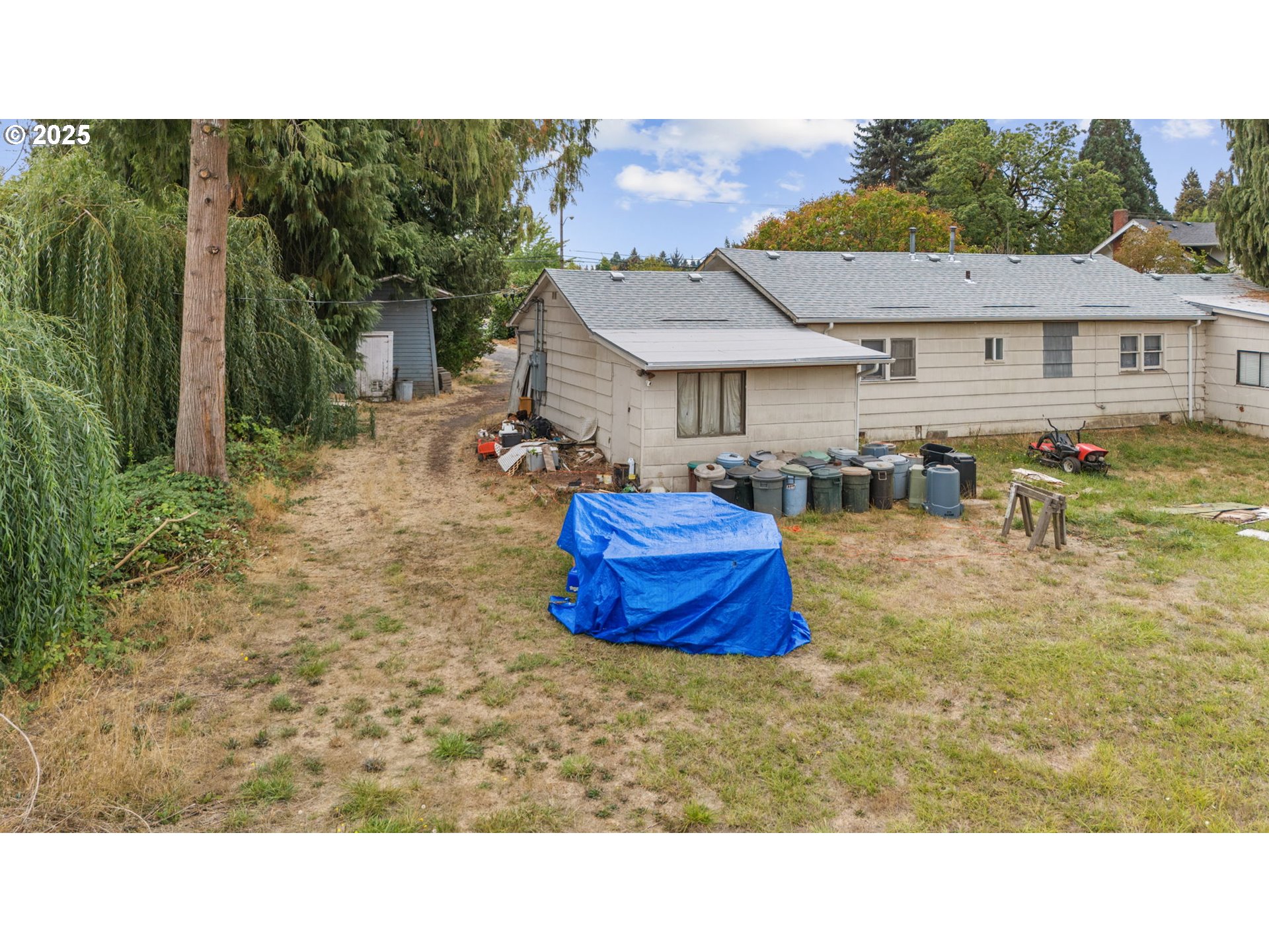 233 Spring Creek Drive Eugene, OR 97404 - Photo 6 of 20 a outdoor space with garden view