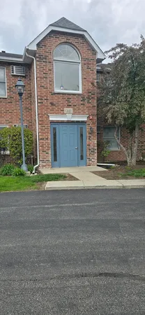 $194,900 | 1347 Cunat Court, Unit 2D, Lake In The Hills, IL 60156