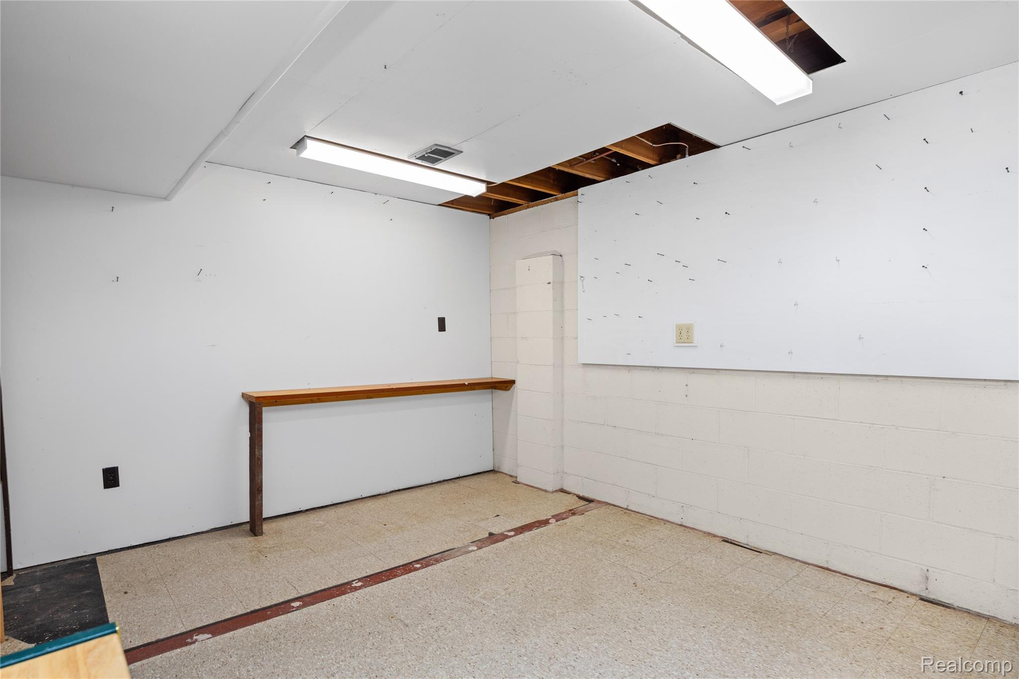 760 Waterbury Road Highland, MI 48356 - Photo 43 of 62 760 Waterbury - OnDemand Pix Photography (41).jpg