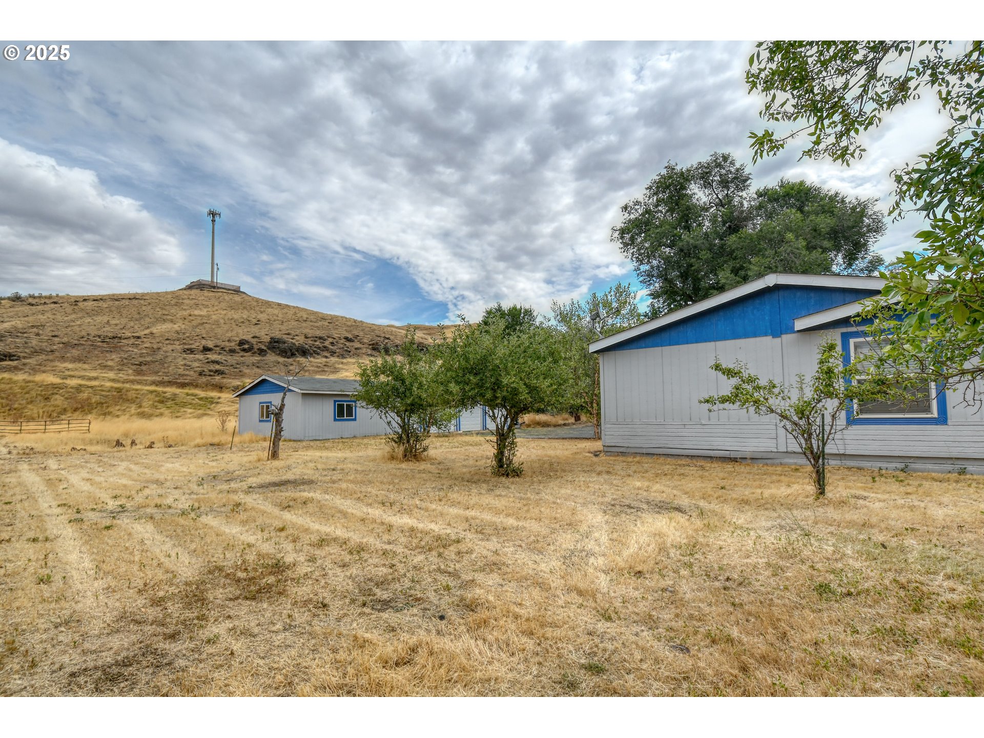 415 Northeast 40th Street Pendleton, OR 97801 - Photo 29 of 36 a view of a terrace