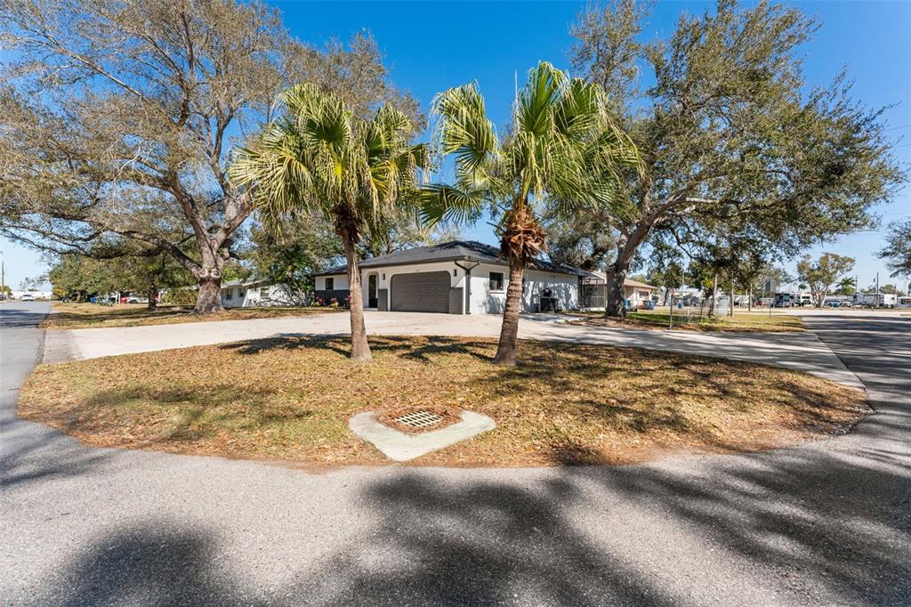 4227 Blossom Road Venice, FL 34293 - Photo 4 of 27 Gallery Image 4
