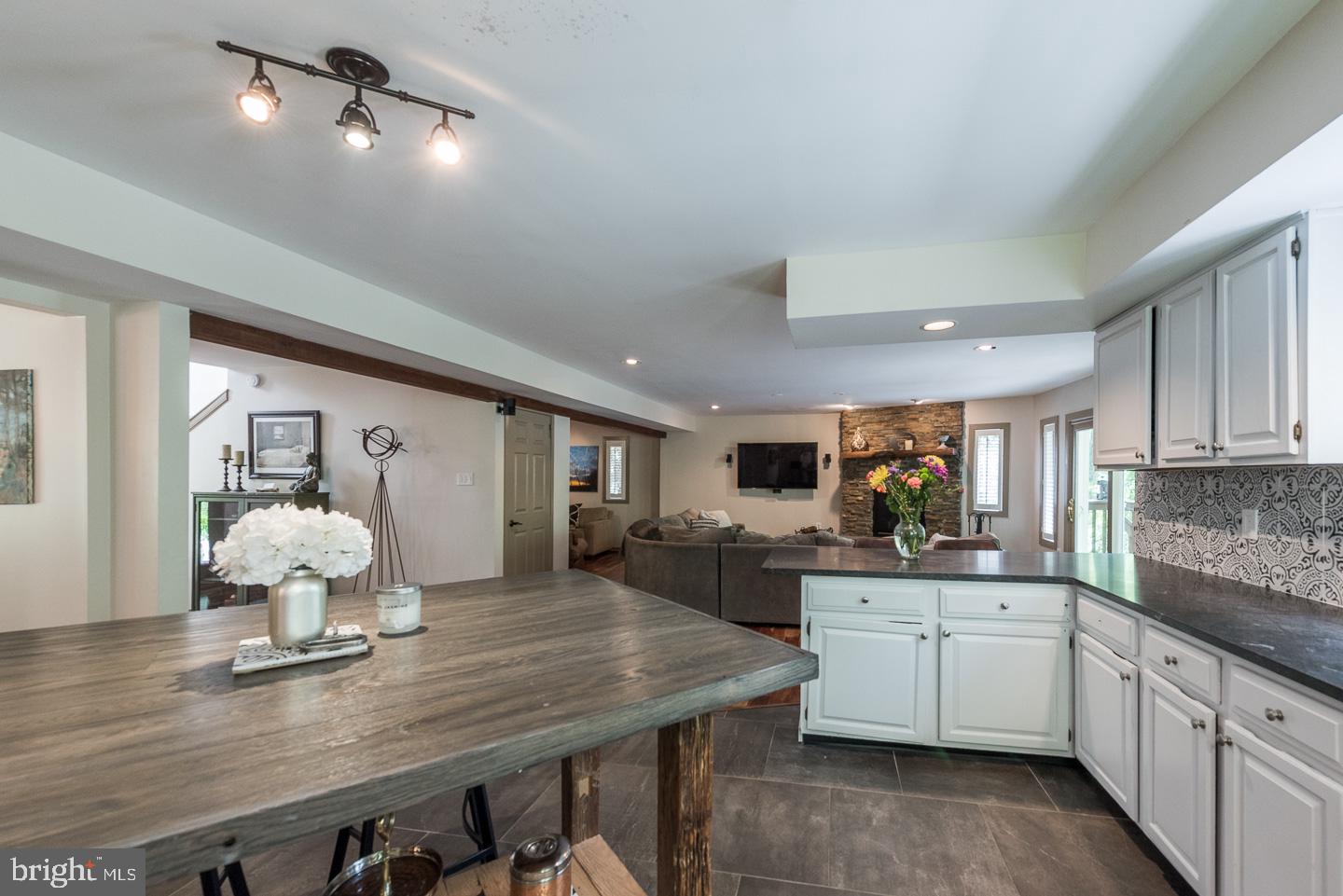 23 Ringfield Road Chadds Ford, PA 19317 - Photo 12 of 29 Open & Versatile Floorplan