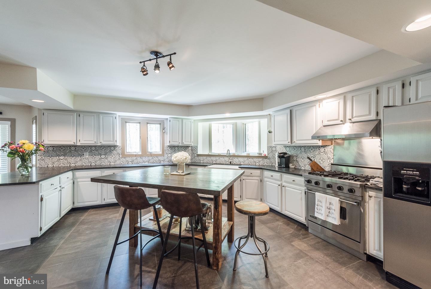 23 Ringfield Road Chadds Ford, PA 19317 - Photo 3 of 29 Open Kitchen with High-End Stainless Appliances