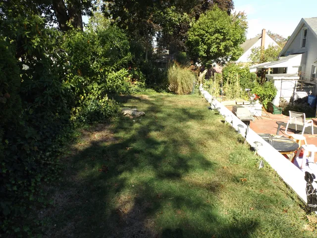 a view of yard with green space