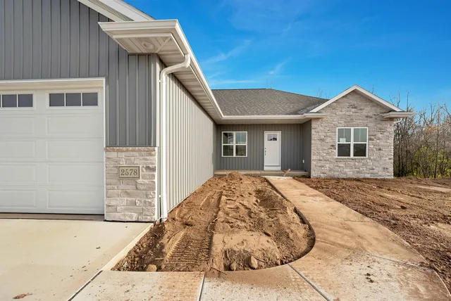 $574,900 | 2578 North Stellita Circle, De Pere, WI 54115