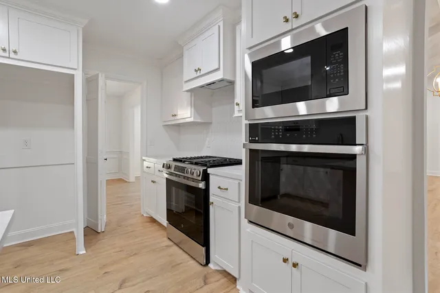 $379,000 | 445 Armour Drive, Jackson, MS 39211