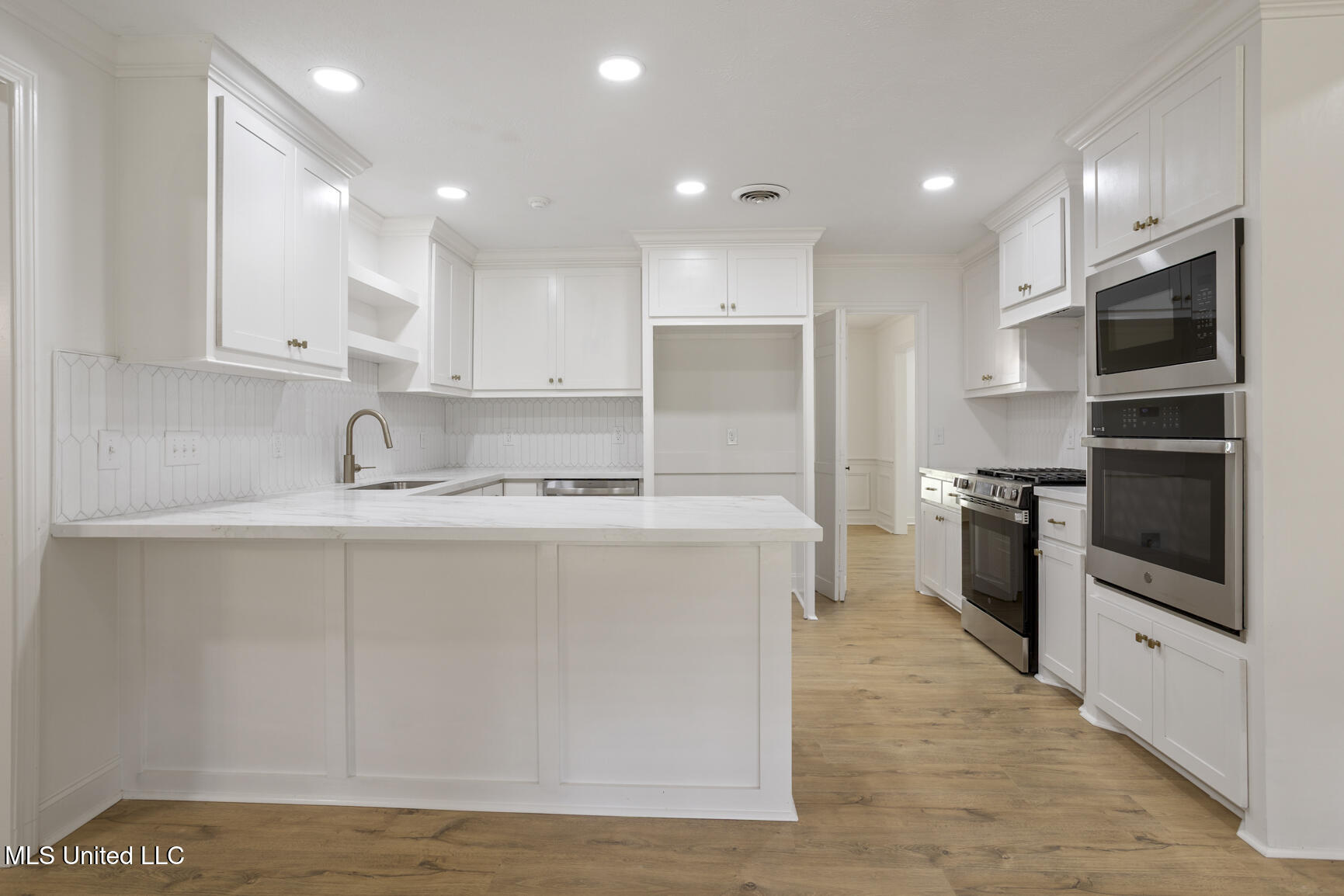 445 Armour Drive Jackson, MS 39211 - Photo 12 of 34 445 Armour Dr-14