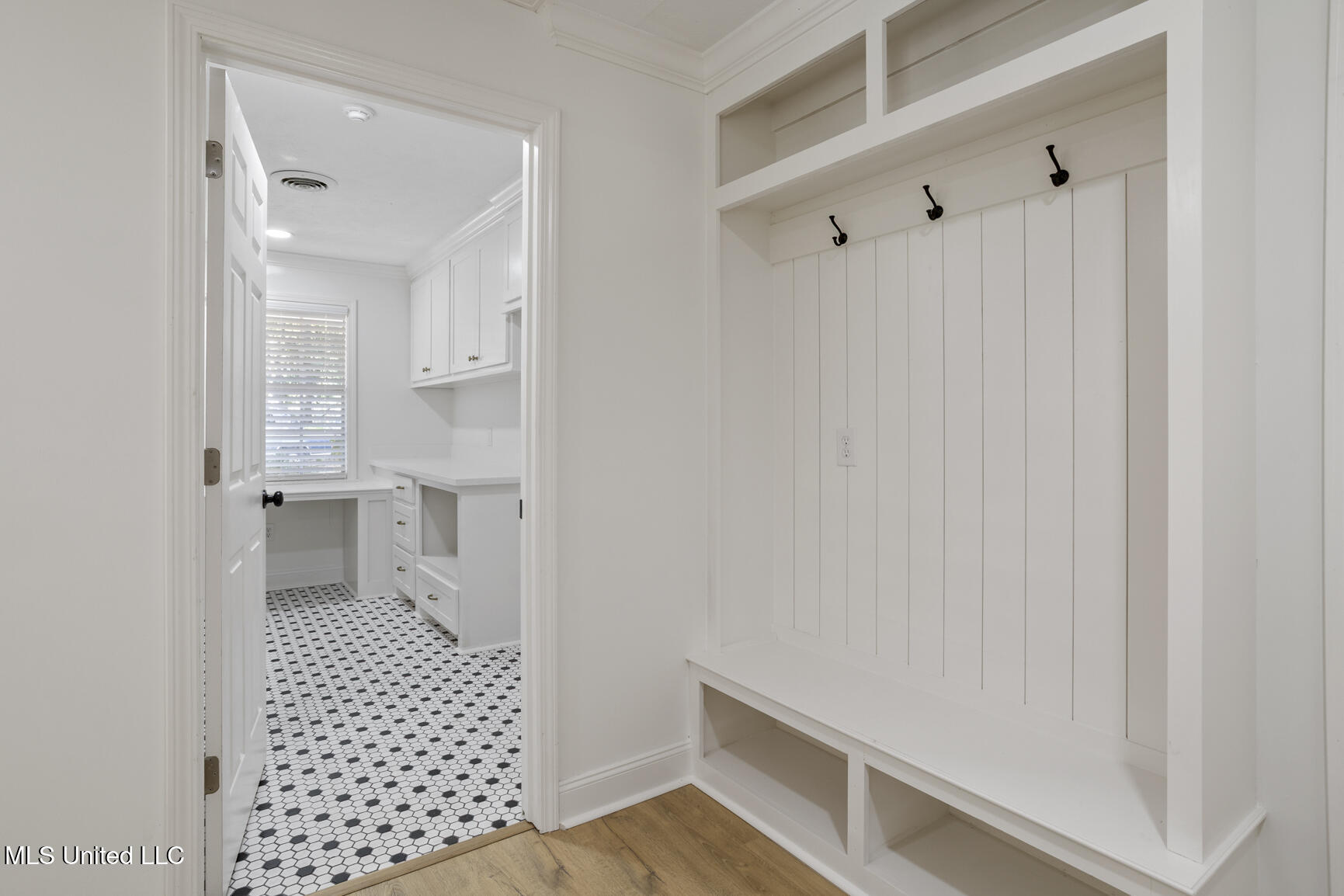 445 Armour Drive Jackson, MS 39211 - Photo 13 of 34 445 Armour Dr-15