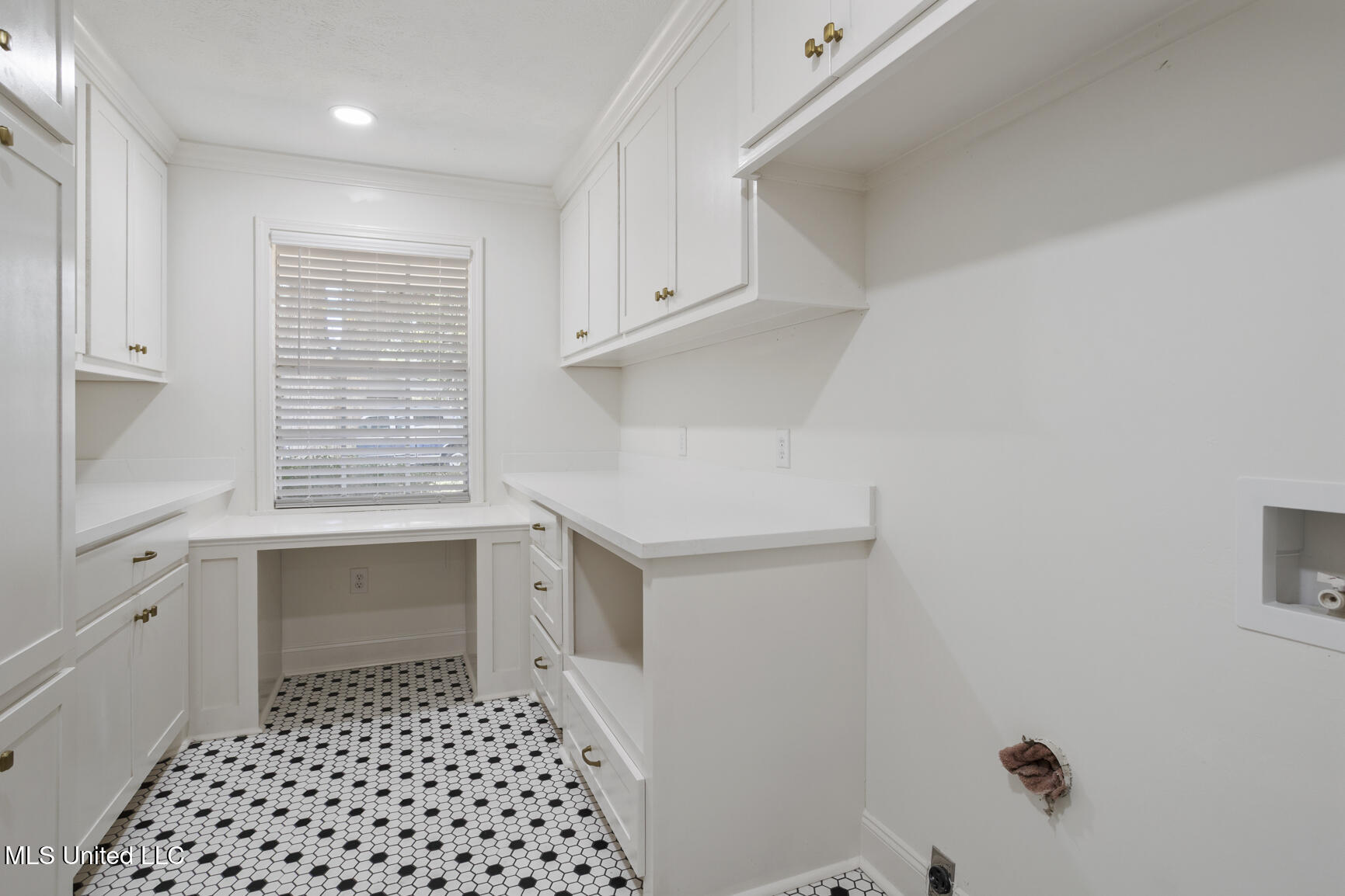 445 Armour Drive Jackson, MS 39211 - Photo 14 of 34 445 Armour Dr-16