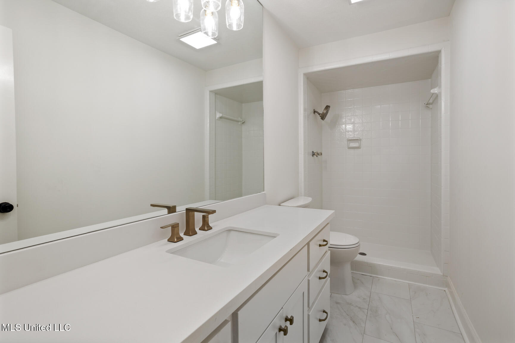 445 Armour Drive Jackson, MS 39211 - Photo 15 of 34 445 Armour Dr-17