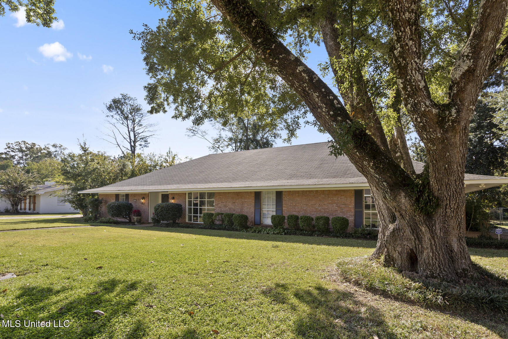 445 Armour Drive Jackson, MS 39211 - Photo 2 of 34 445 Armour Dr-1
