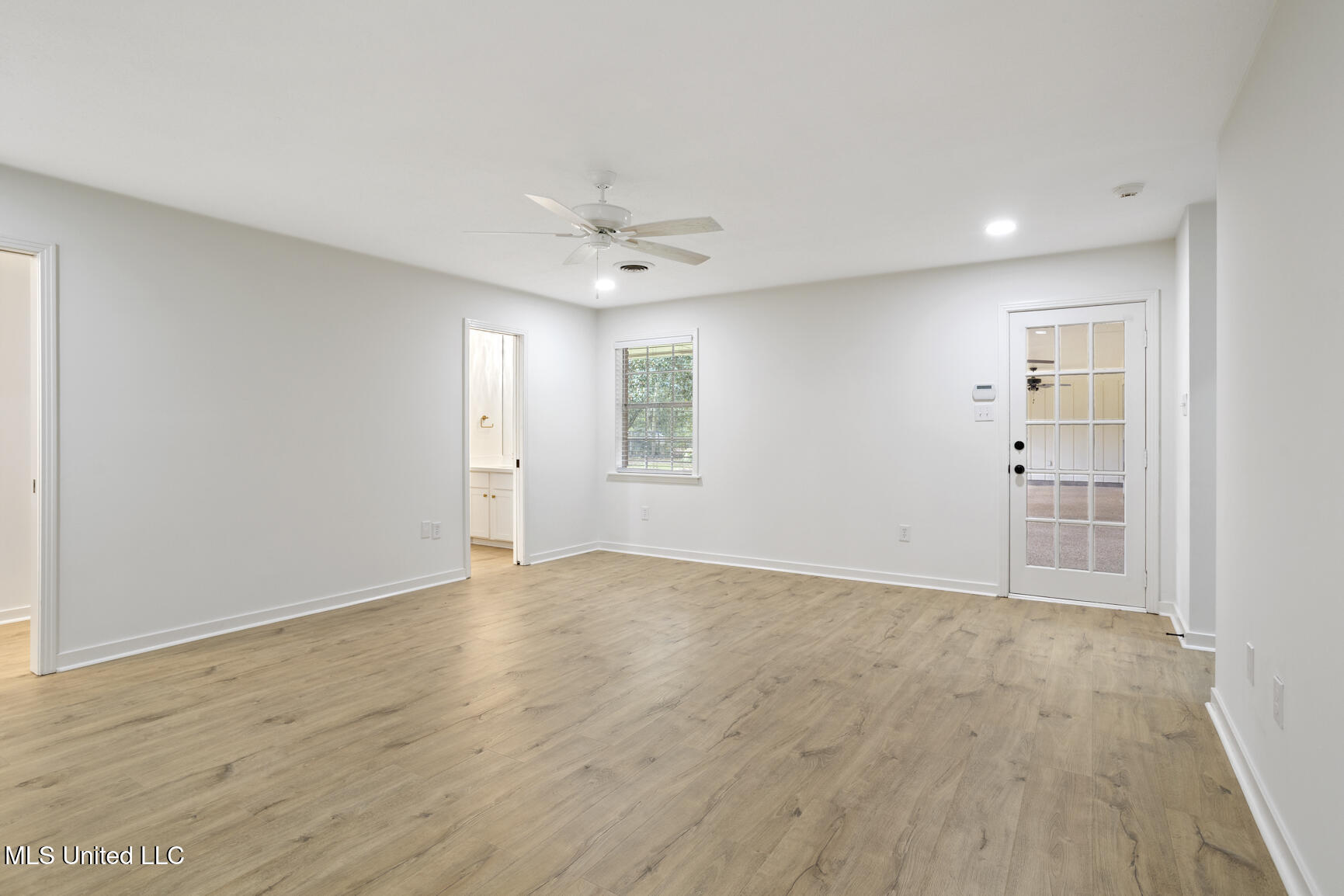 445 Armour Drive Jackson, MS 39211 - Photo 28 of 34 445 Armour Dr-30