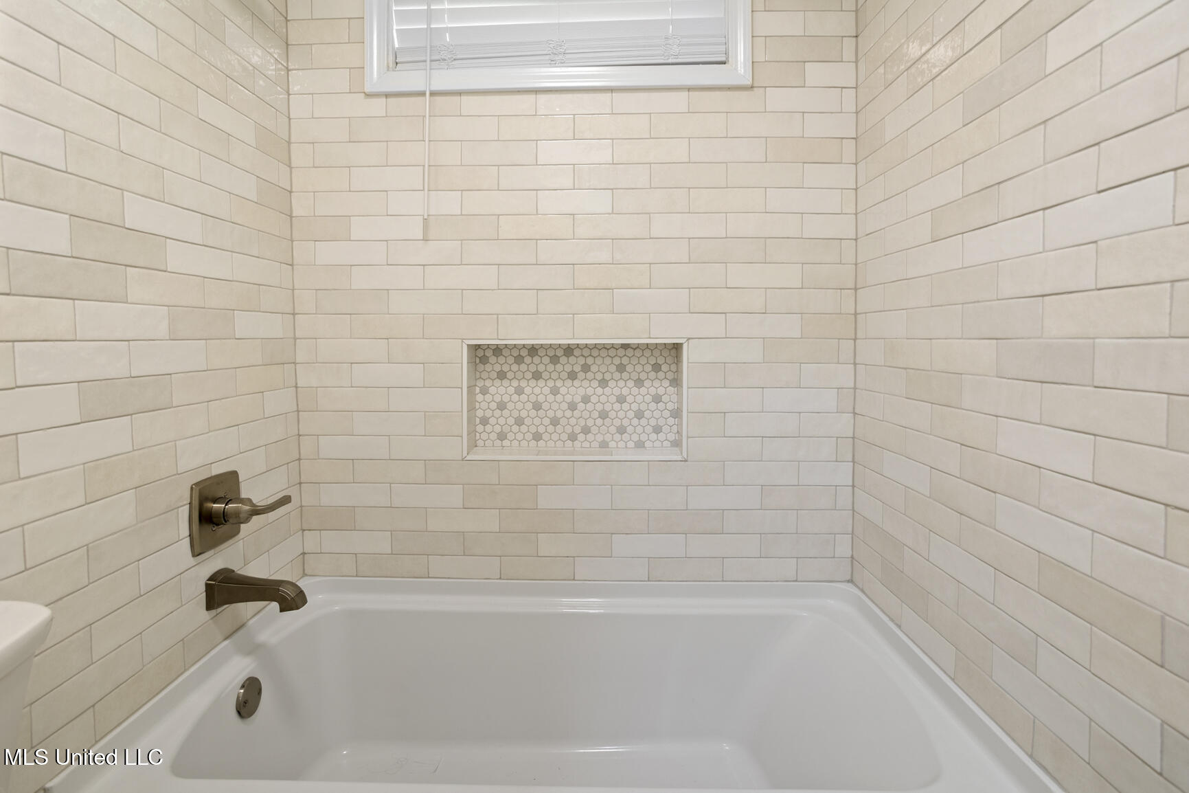 445 Armour Drive Jackson, MS 39211 - Photo 31 of 34 445 Armour Dr-33