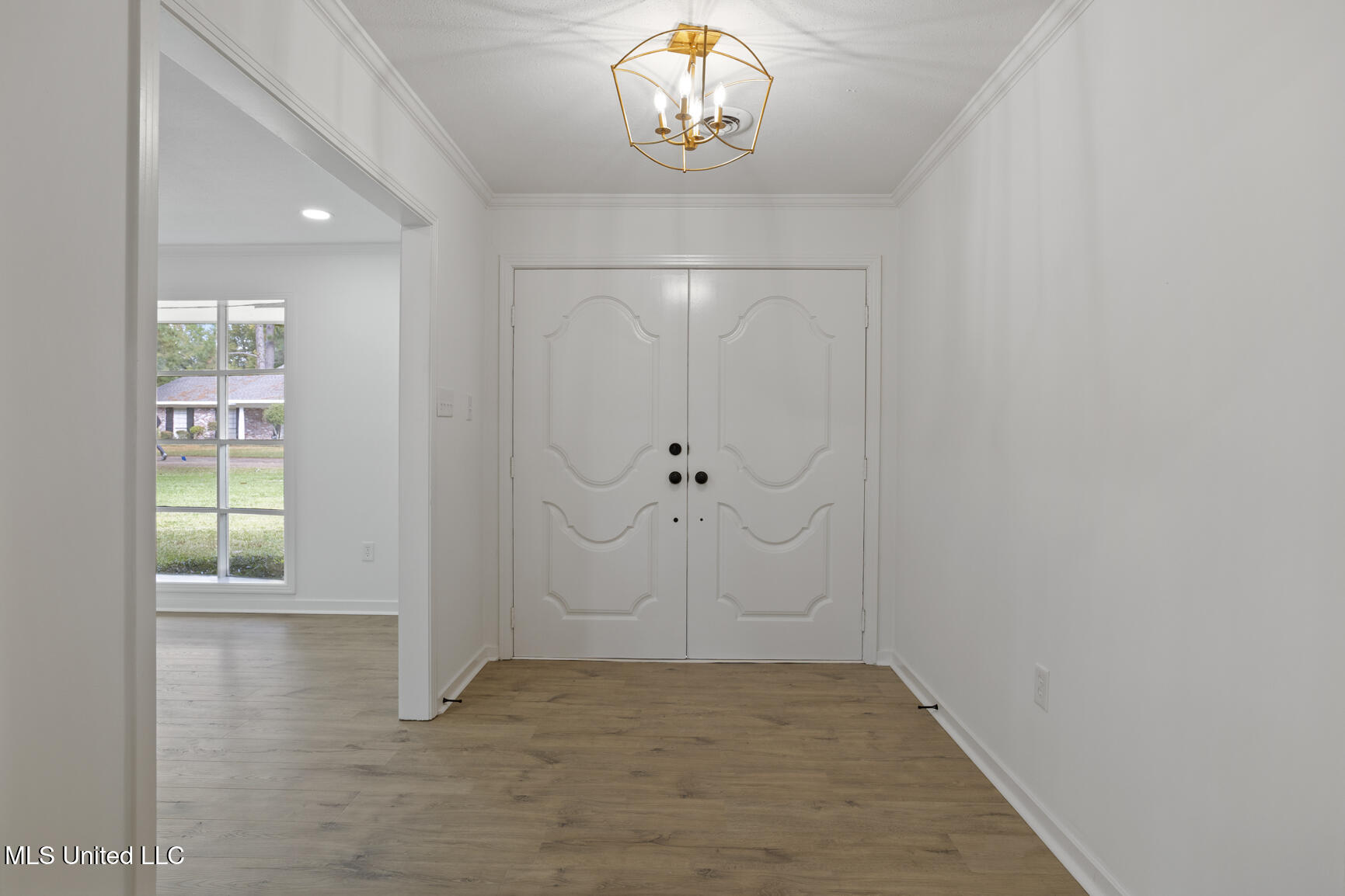 445 Armour Drive Jackson, MS 39211 - Photo 4 of 34 445 Armour Dr-4