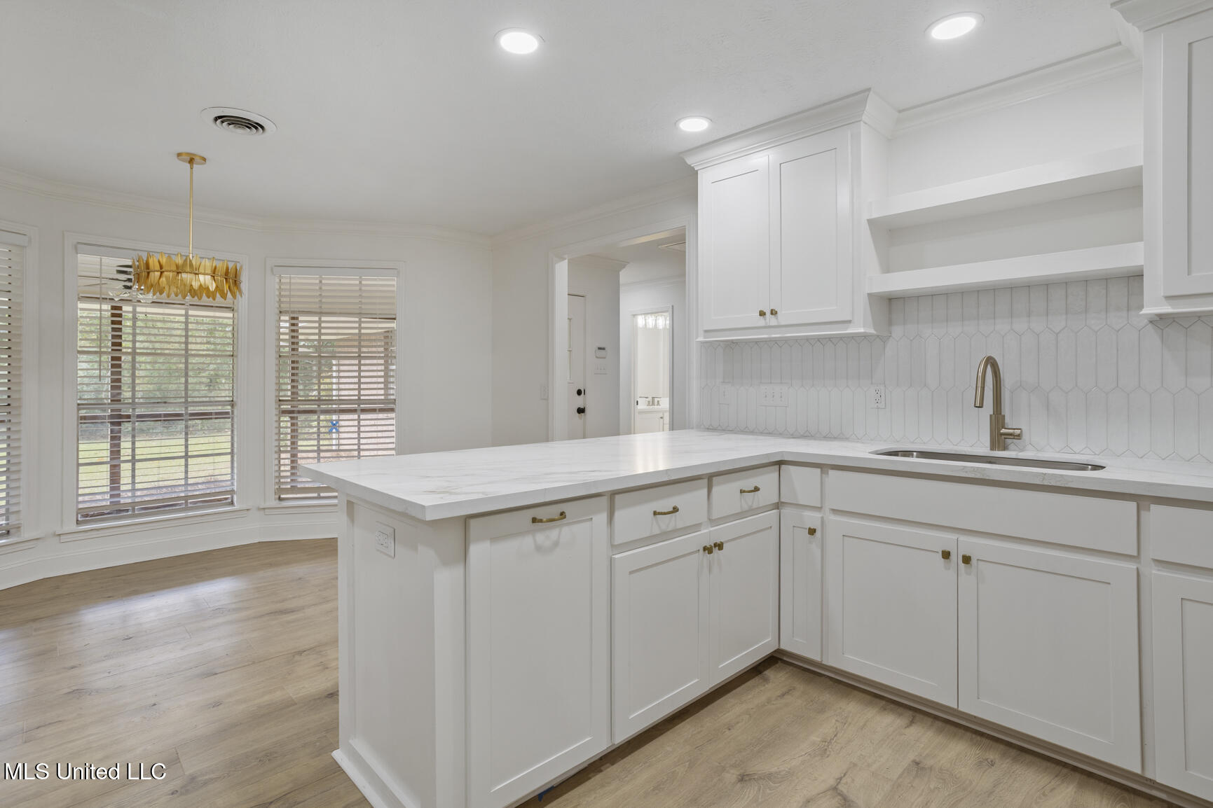 445 Armour Drive Jackson, MS 39211 - Photo 7 of 34 445 Armour Dr-9