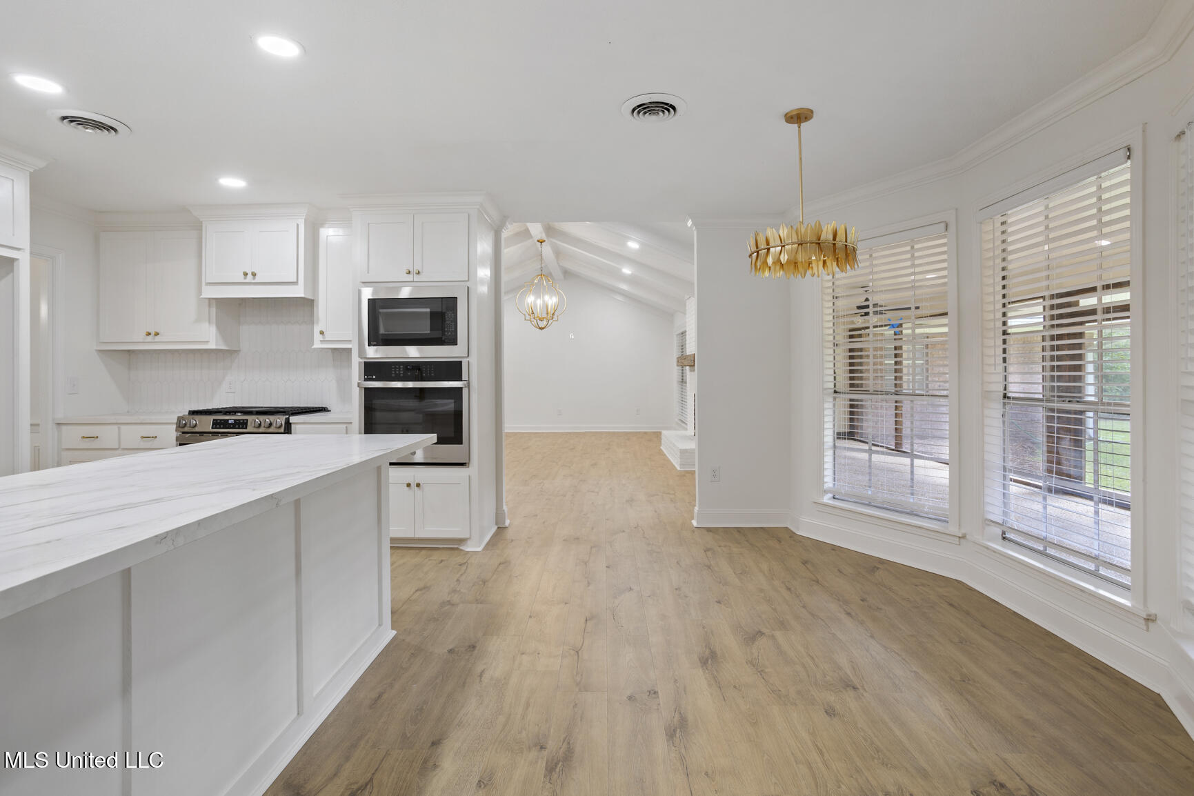 445 Armour Drive Jackson, MS 39211 - Photo 10 of 34 445 Armour Dr-12