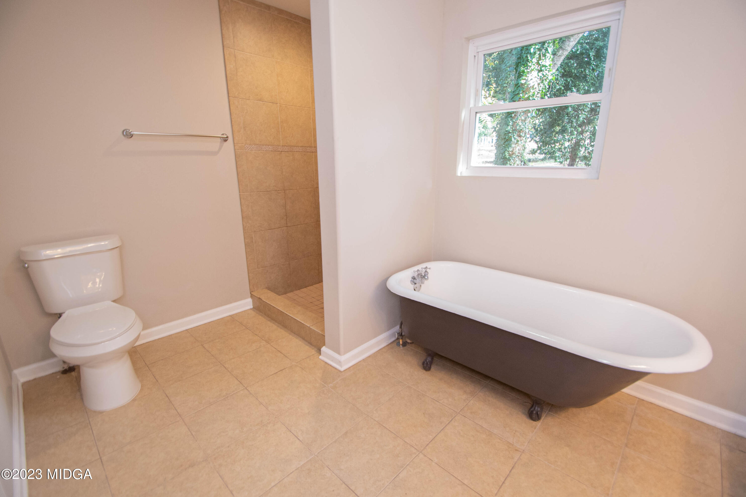 225 R Street Northwest Thomaston, GA 30286 - Photo 4 of 22 a bathroom with a toilet and a bathtub
