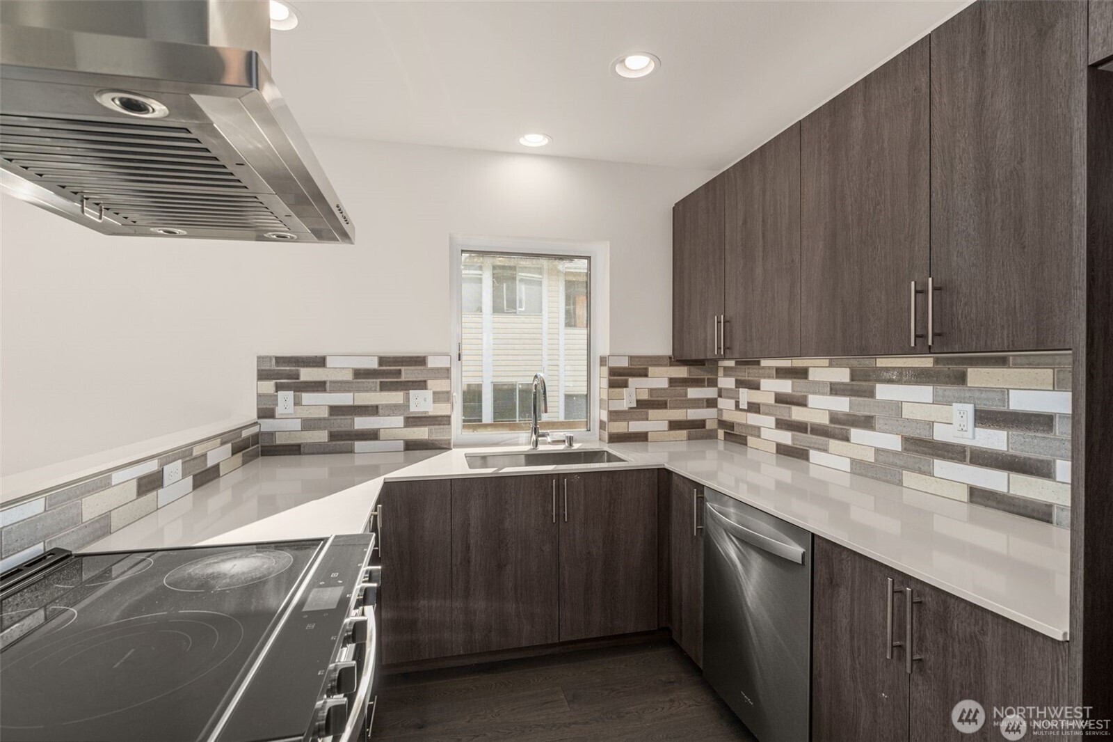 6013 South 127th Lane Seattle, WA 98178 - Photo 10 of 22