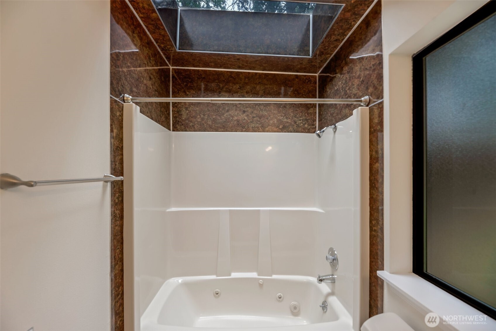 10021 Hipkins Road Southwest Lakewood, WA 98498 - Photo 12 of 15 Gallery Image 12