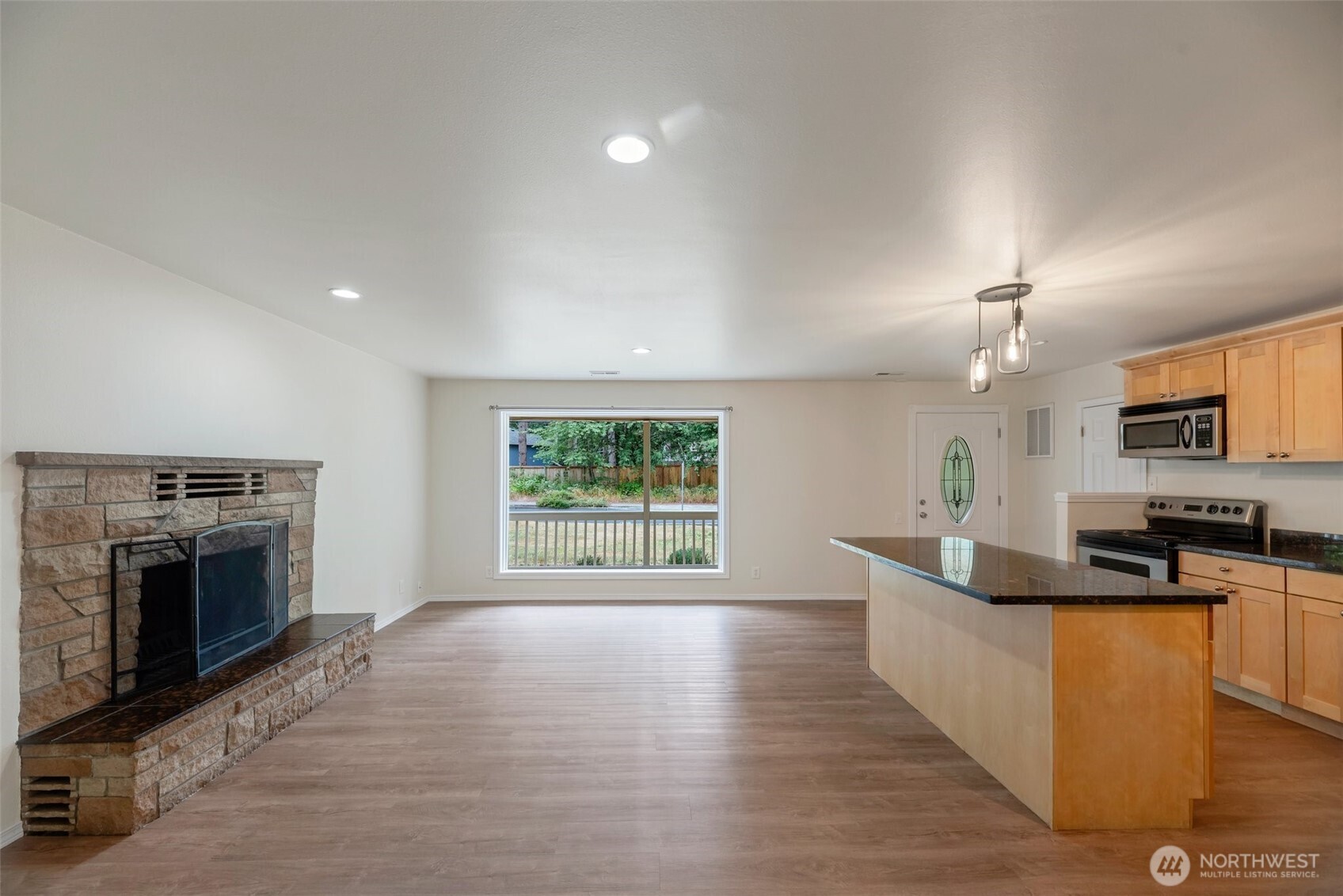 10021 Hipkins Road Southwest Lakewood, WA 98498 - Photo 5 of 15 Gallery Image 5