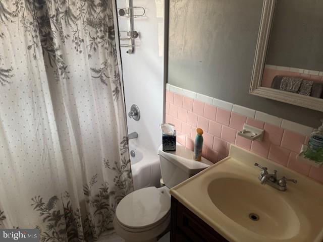 9285 Old Stagecoach Road La Plata, MD 20646 - Photo 11 of 14 a bathroom with a toilet sink and mirror