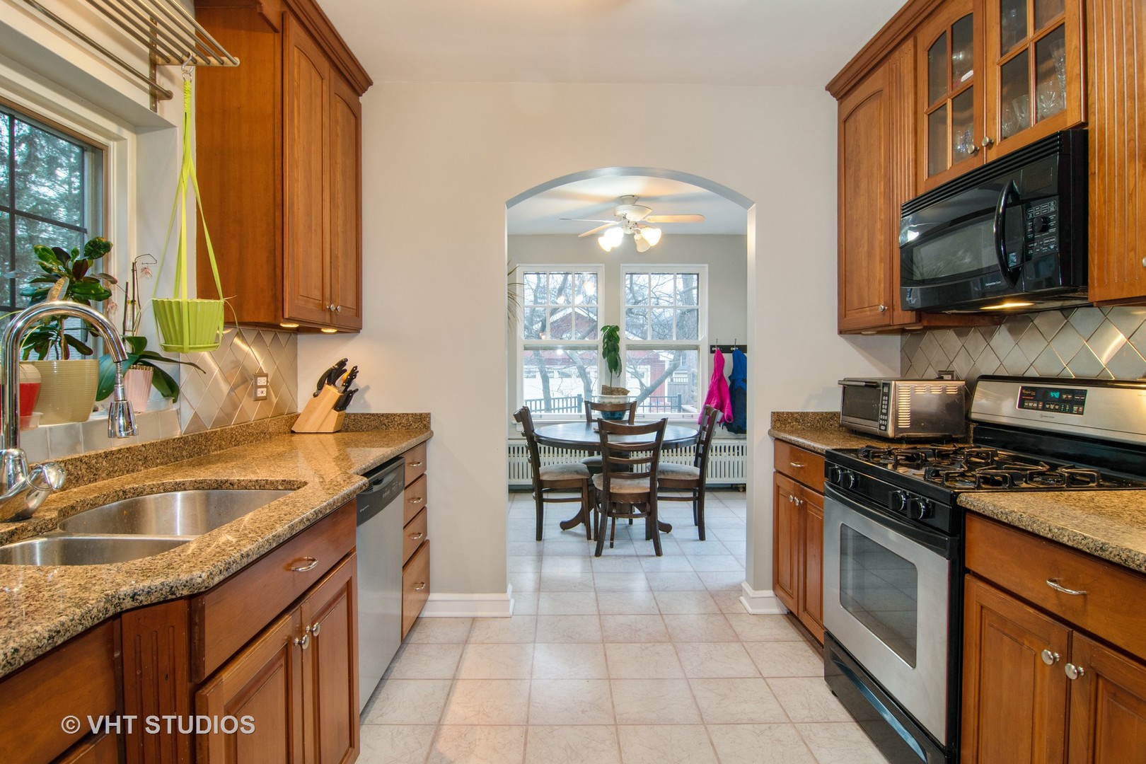 178 Akenside Road Riverside, IL 60546 - Photo 4 of 19