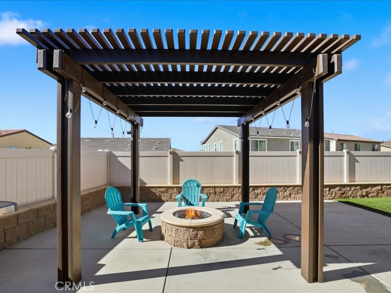 1569 Taurus Lane Beaumont, CA 92223 - Photo 27 of 33 a outdoor living space with furniture and a potted plant