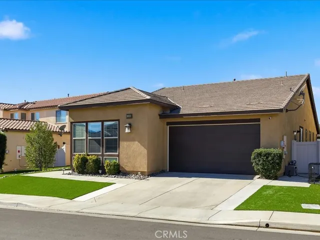 a view of a house with a yard and garage