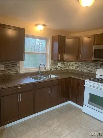 $1,375 | 303 Church Street, Unit 2, Cicero, NY 13212