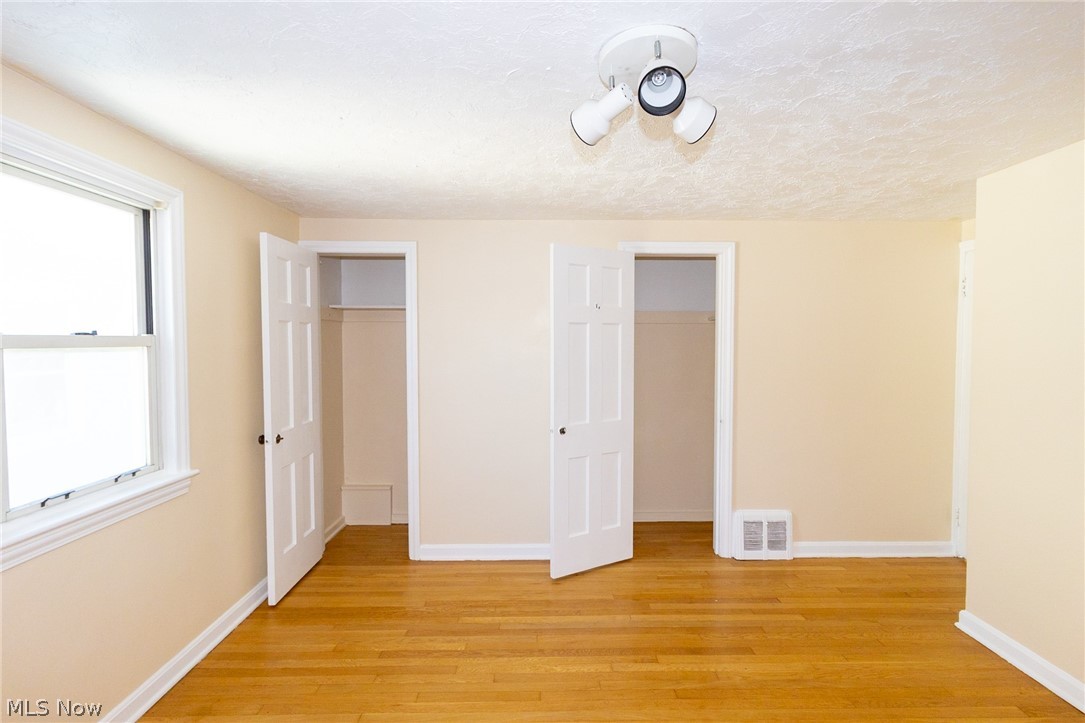 999 Elbon Road Cleveland, OH 44121 - Photo 18 of 27 Bedroom 2