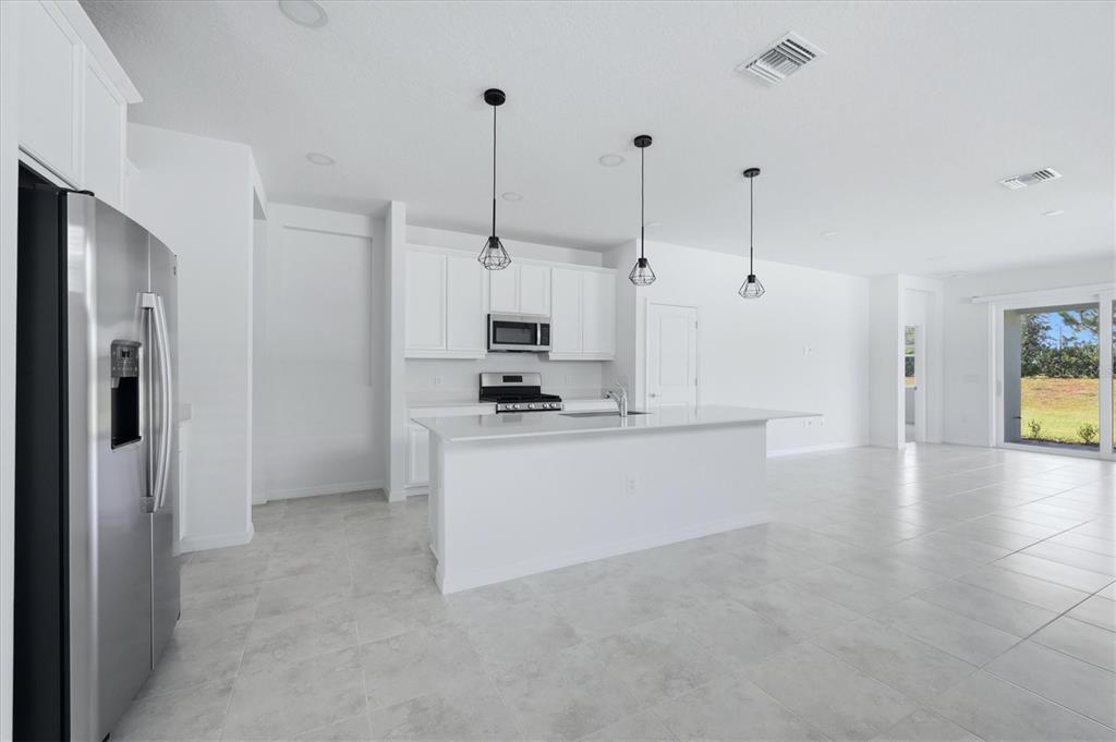 8113 Sternway Road Sarasota, FL 34240 - Photo 10 of 85