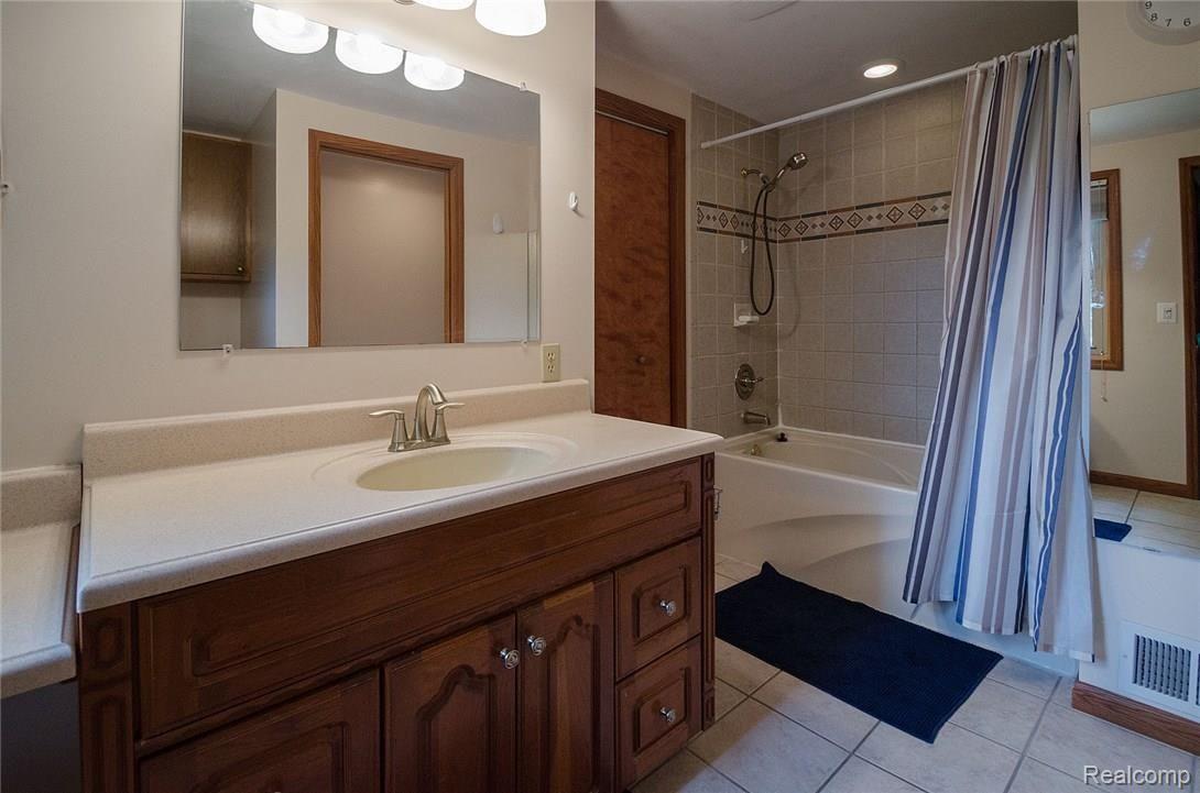 42570 Keystone Canton, MI 48187 - Photo 26 of 51 27_6.jpg