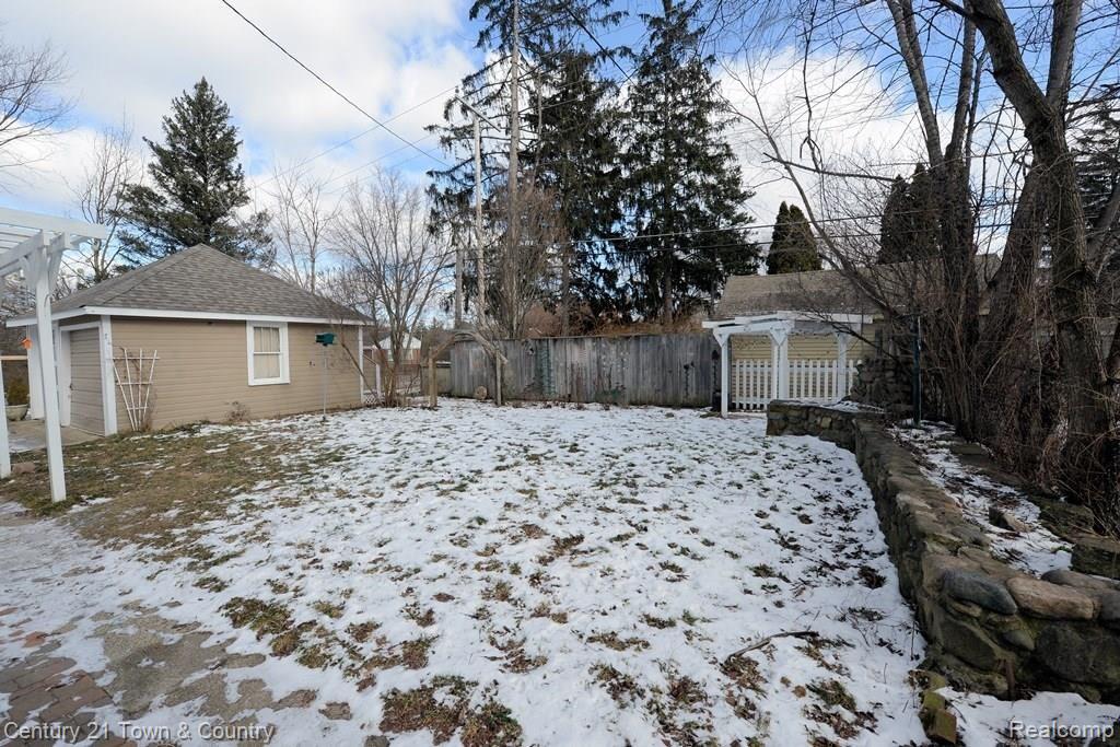 18618 Farmington Road Livonia, MI 48152 - Photo 39 of 43 Another backyard view.