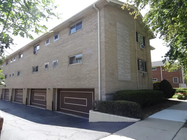 $1,600 | 1425 West Touhy Avenue, Unit 103, Park Ridge, IL 60068