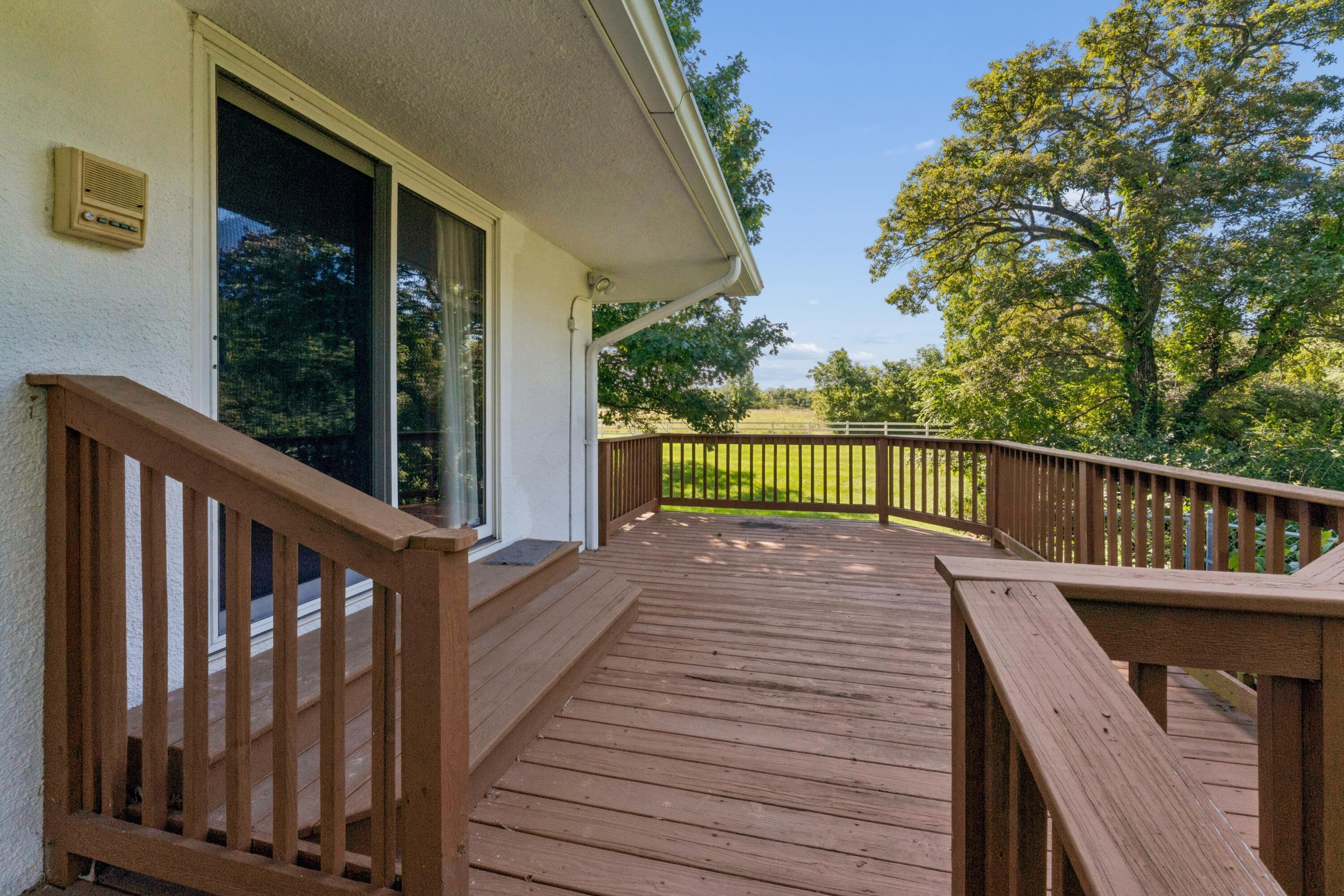 121 Hubbard Road Galloway, OH 43119 - Photo 29 of 71 Deck off of owner's suite