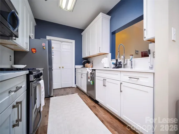 $2,395 | 5609 Fairview Road, Charlotte, NC 28209