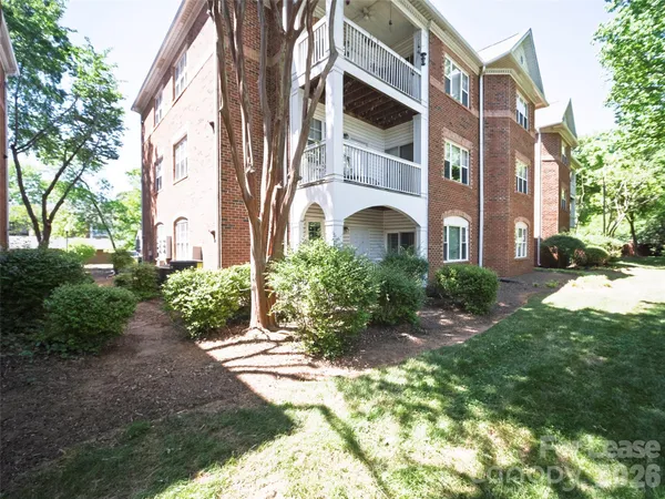 $2,395 | 5609 Fairview Road, Charlotte, NC 28209