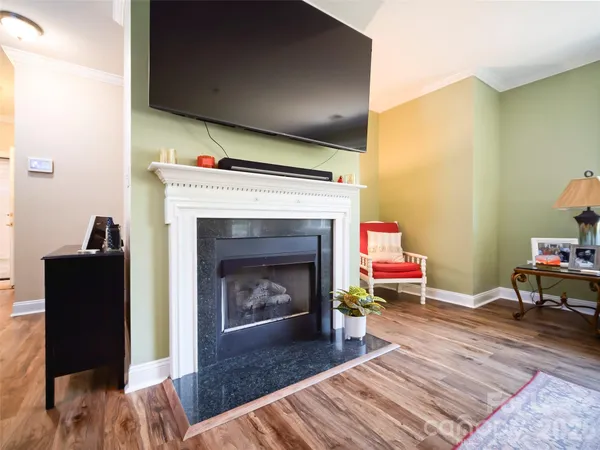 $2,395 | 5609 Fairview Road, Charlotte, NC 28209