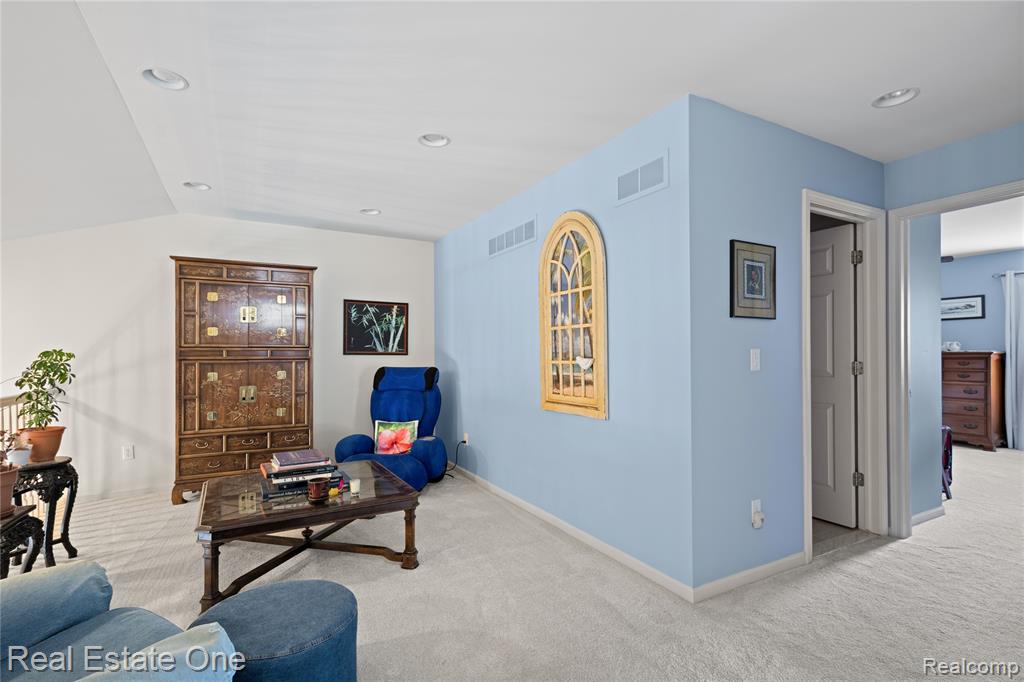 731 East Bluff Court Rochester Hills, MI 48306 - Photo 23 of 39