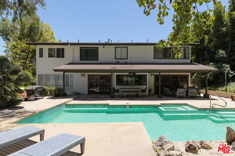 $2,100,000 | 4729 Hermano Drive, Tarzana, CA 91356