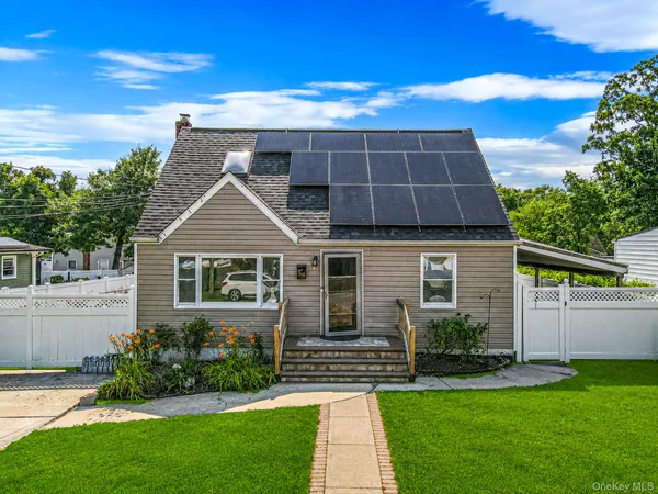 $589,999 | 14 Sylvan Street, Bay Shore, NY 11706