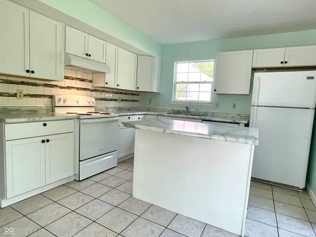 $349,500 | 6389 Hillview Circle, Fishers, IN 46038