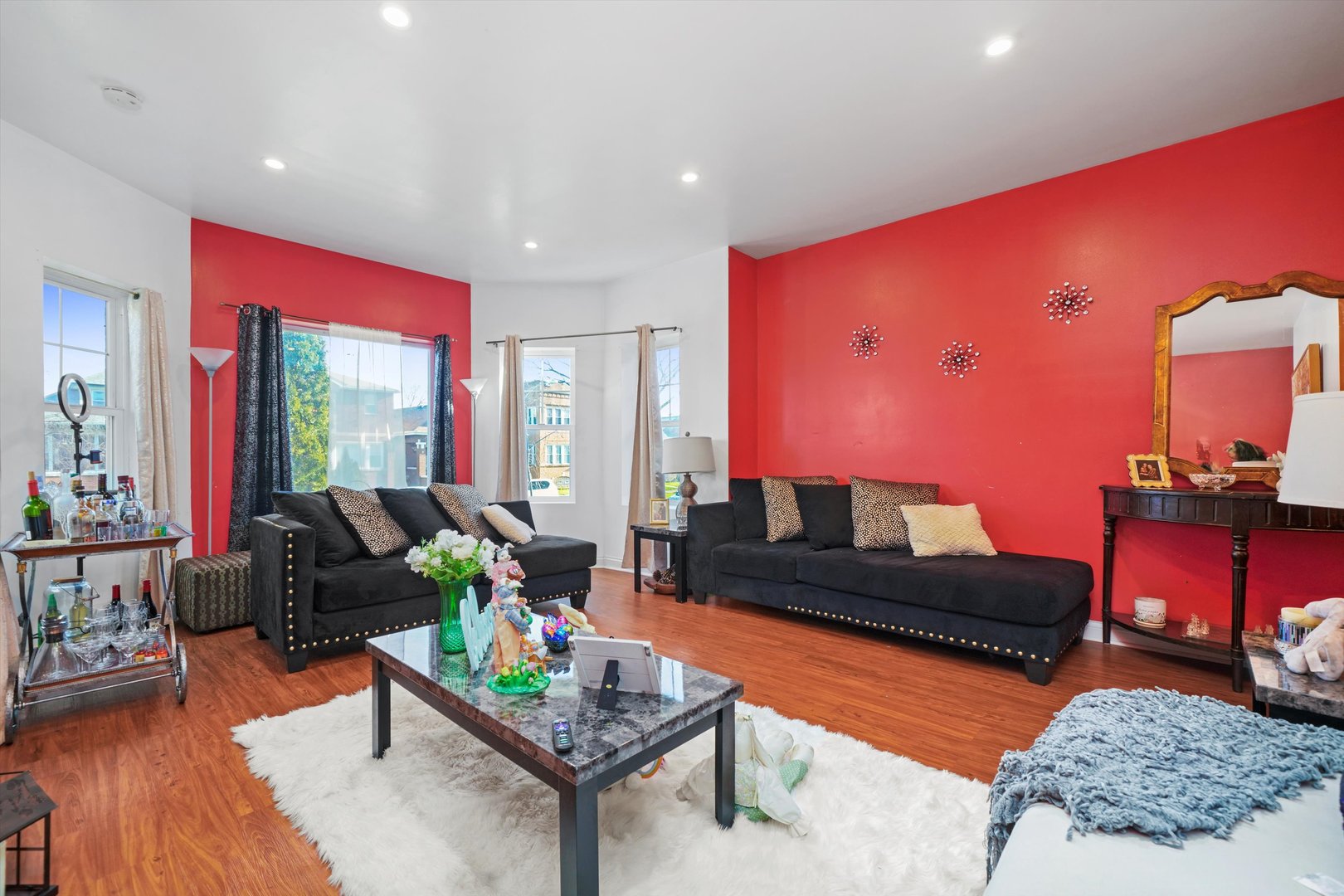 Undisclosed Address Chicago, IL 60641 - Photo 3 of 32 a living room with furniture and a red lamp