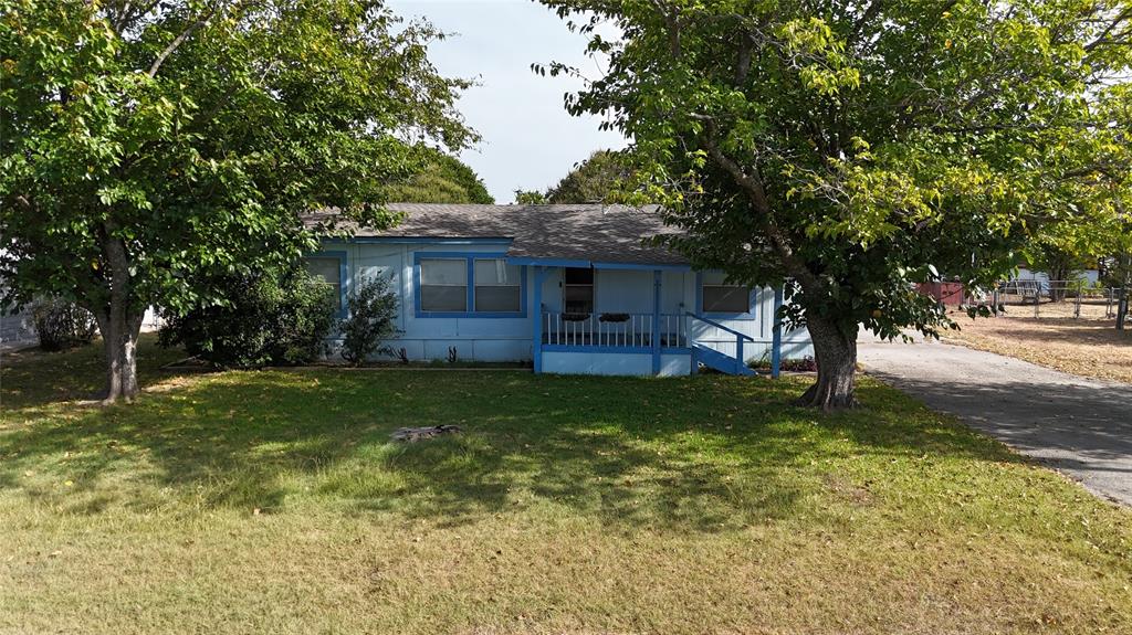 804 Preston Road Red Oak, TX 75154 - Photo 10 of 36 Single-story residence featuring a covered front porch with railings, a paved driveway, and mature landscaping