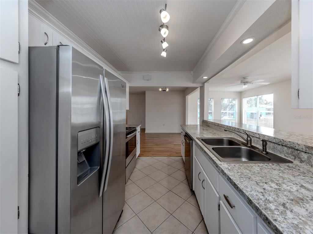 1215 Mango Avenue Venice, FL 34285 - Photo 18 of 64