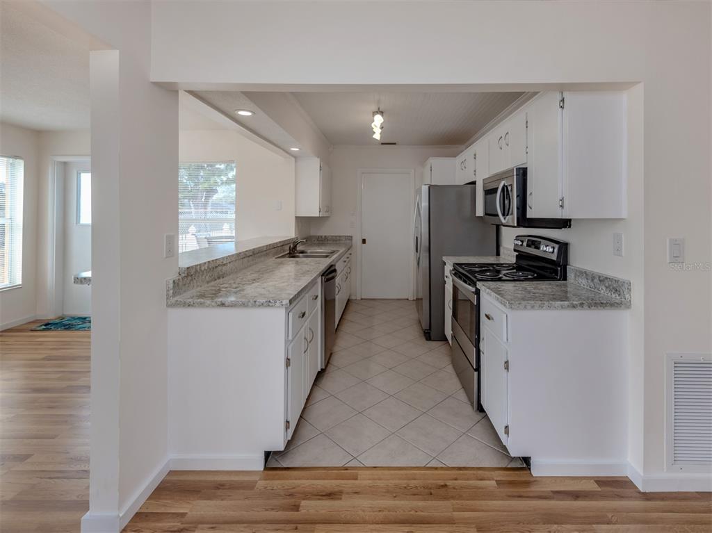 1215 Mango Avenue Venice, FL 34285 - Photo 26 of 64